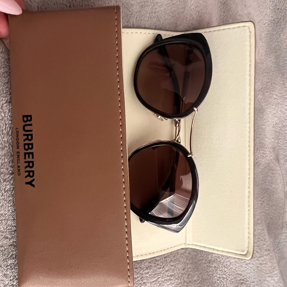 Burberry Tan Leather Case